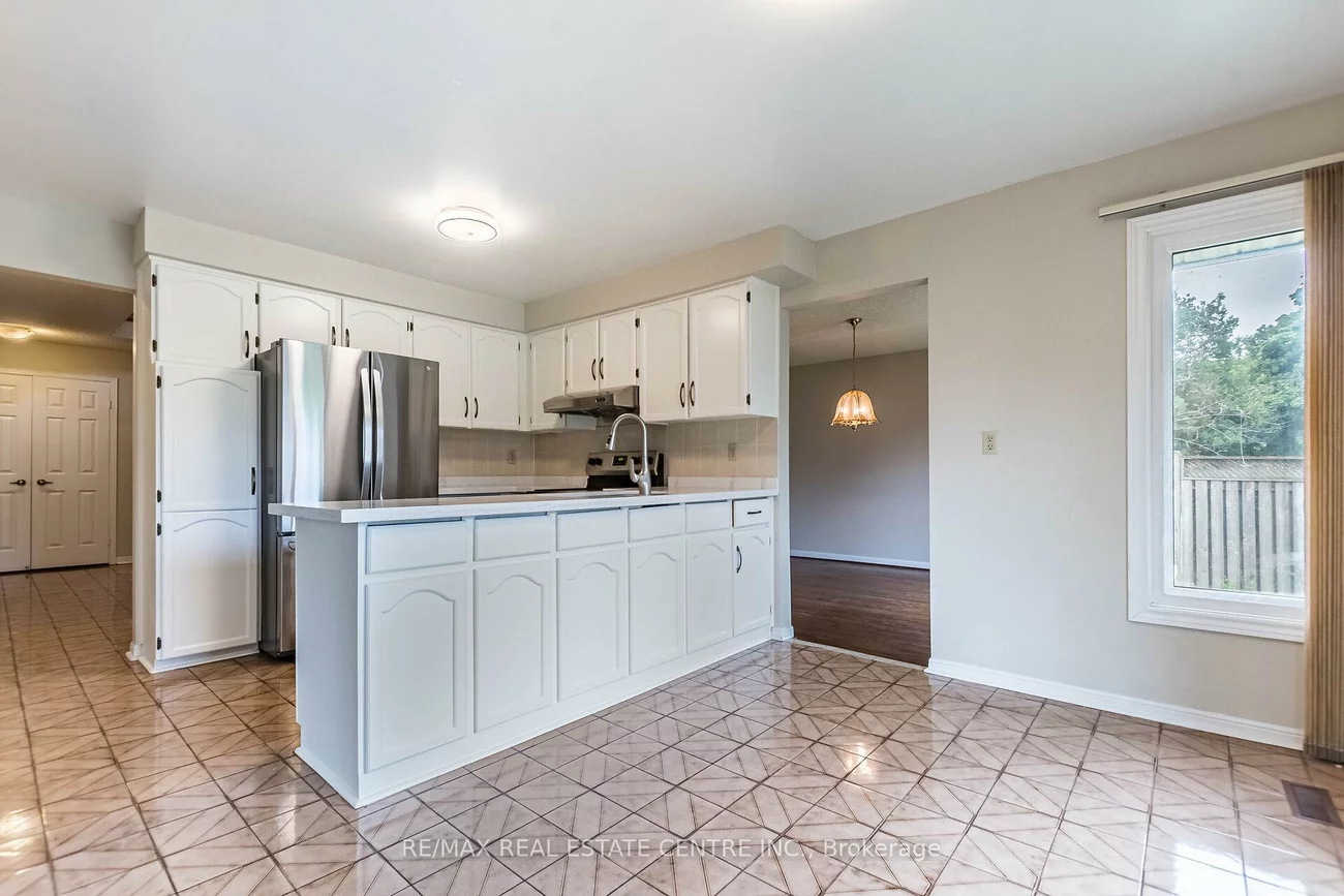 1134, Deer, Creditview, Mississauga
