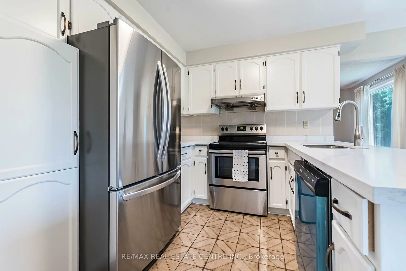 1134, Deer, Creditview, Mississauga