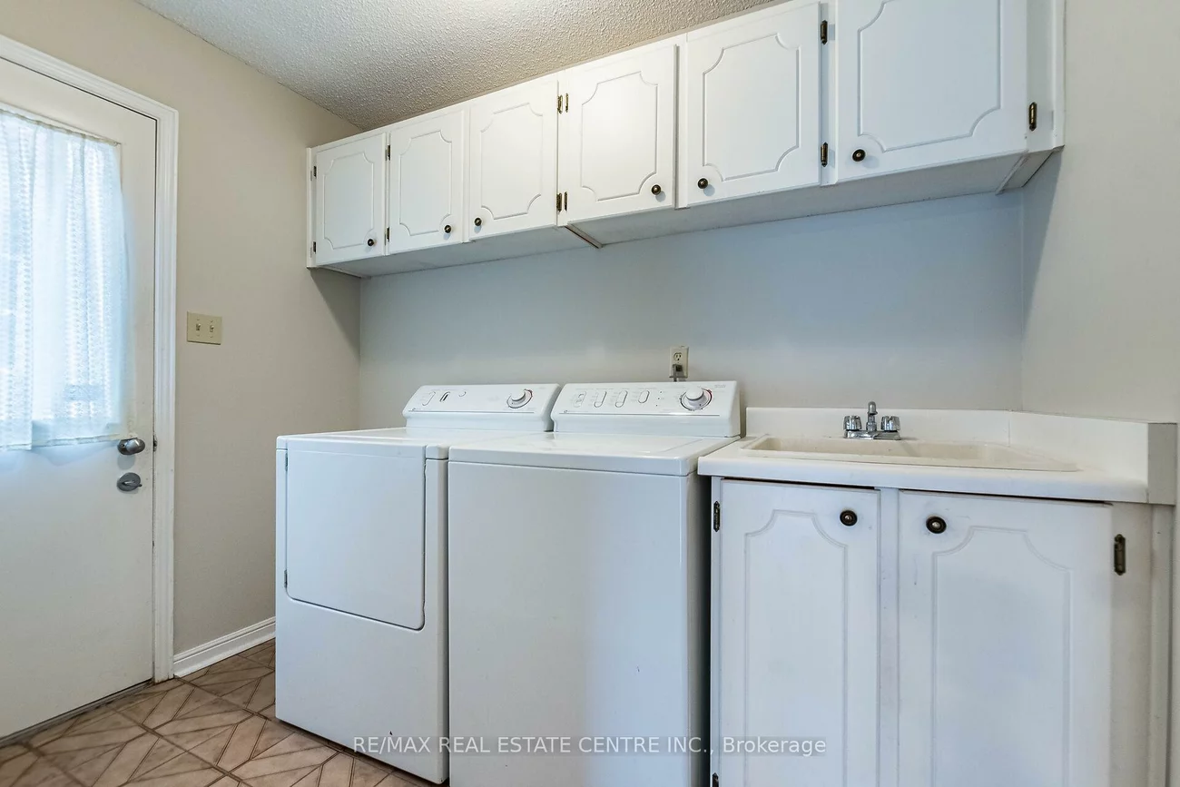 1134, Deer, Creditview, Mississauga