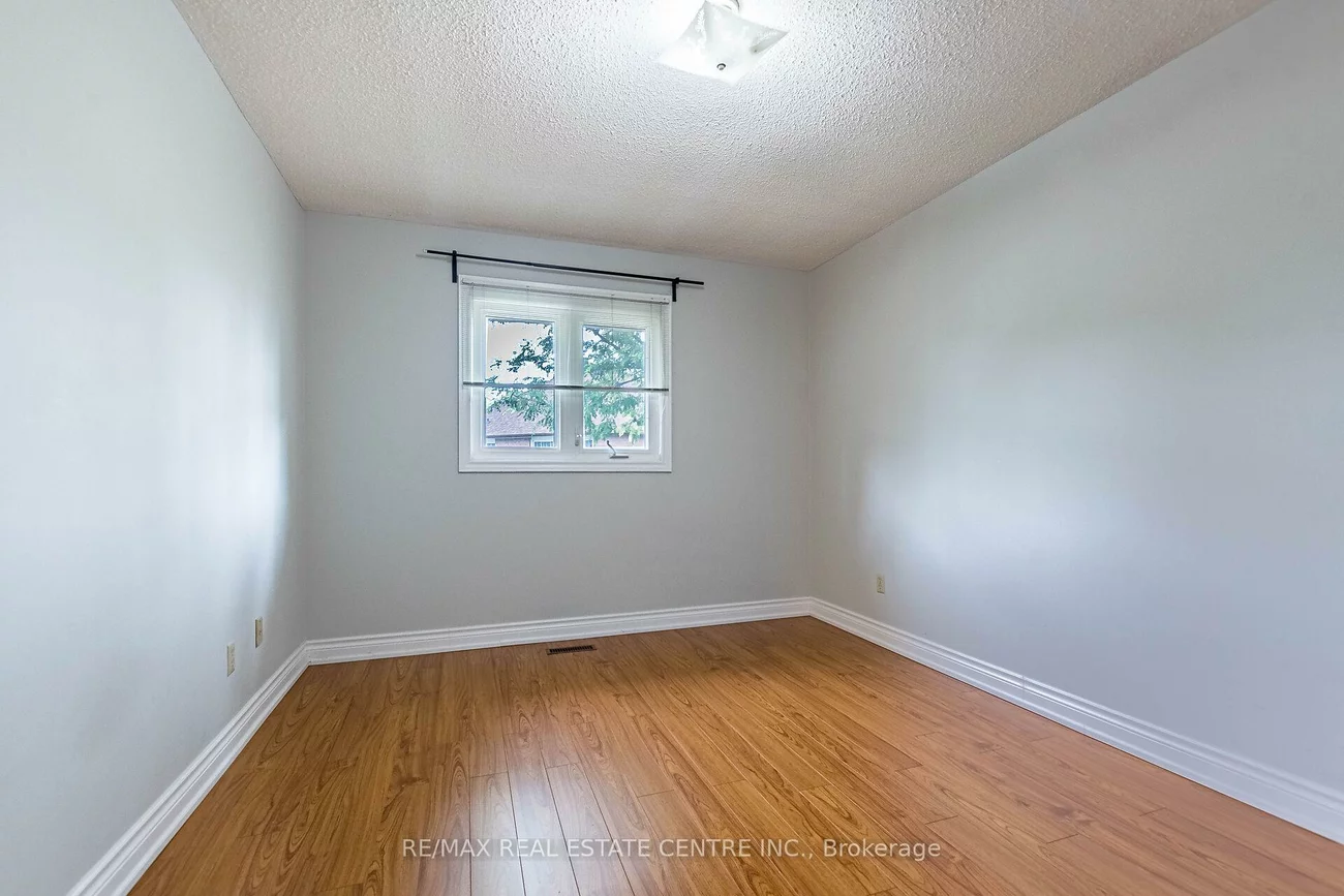 1134, Deer, Creditview, Mississauga