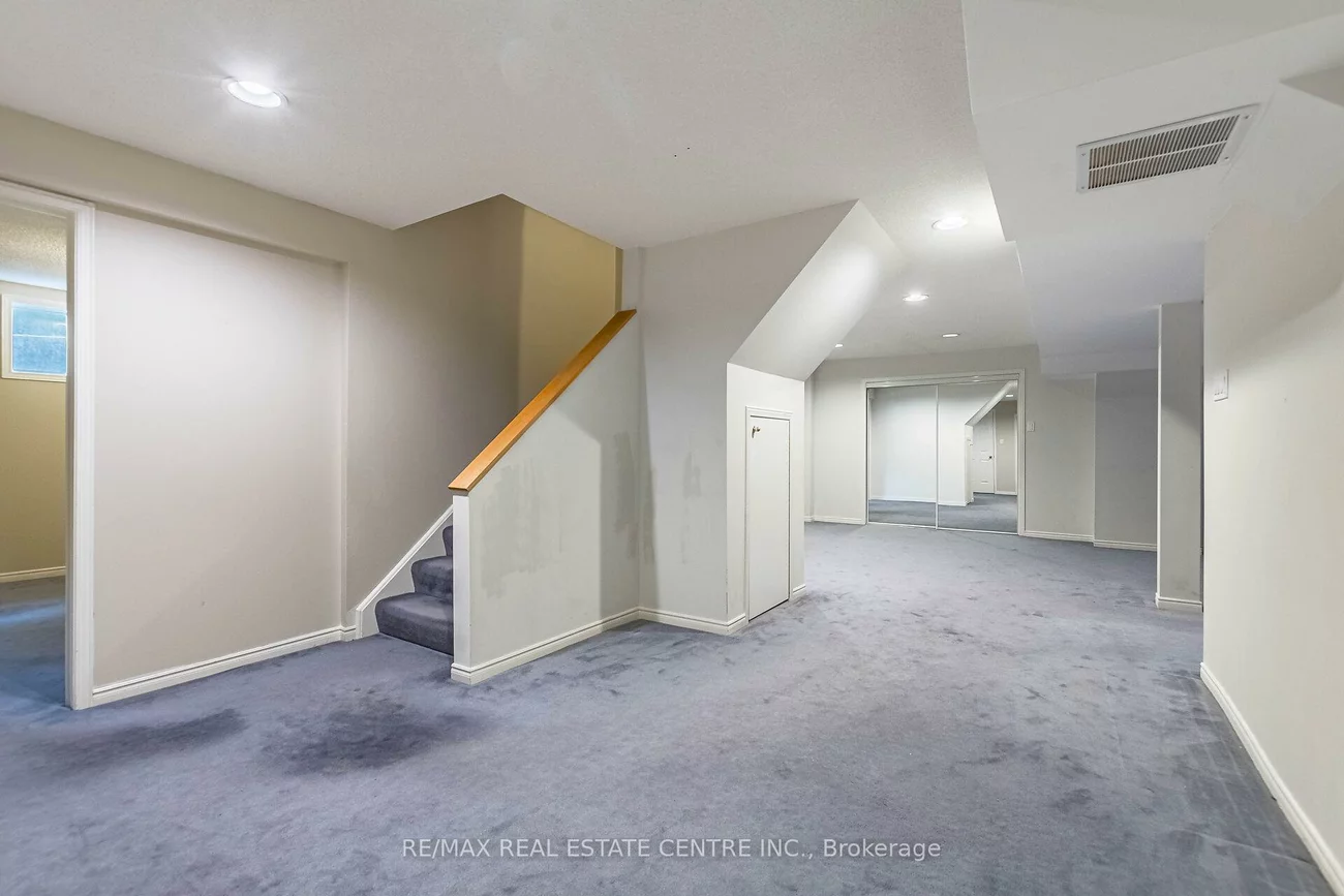 1134, Deer, Creditview, Mississauga
