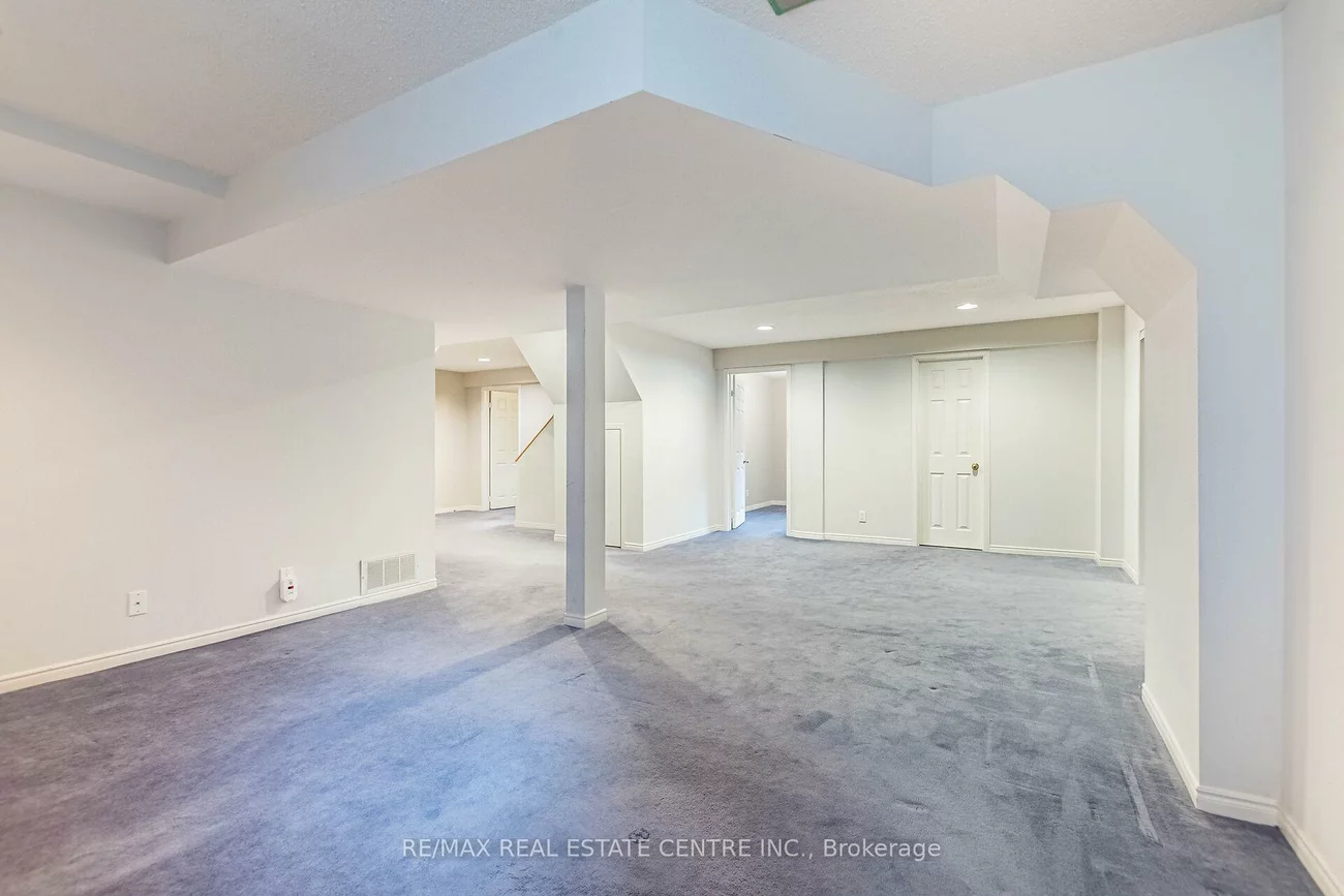 1134, Deer, Creditview, Mississauga