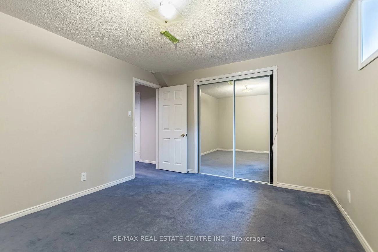 1134, Deer, Creditview, Mississauga