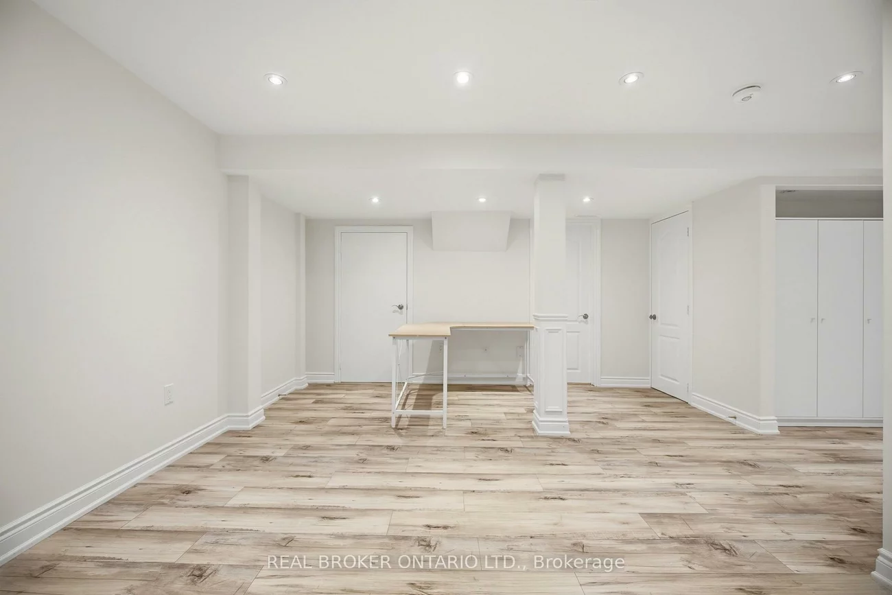 3277, Paul Henderson, Churchill Meadows, Mississauga