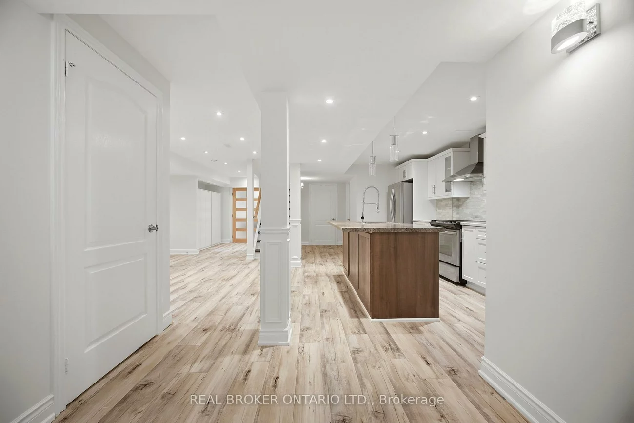 3277, Paul Henderson, Churchill Meadows, Mississauga