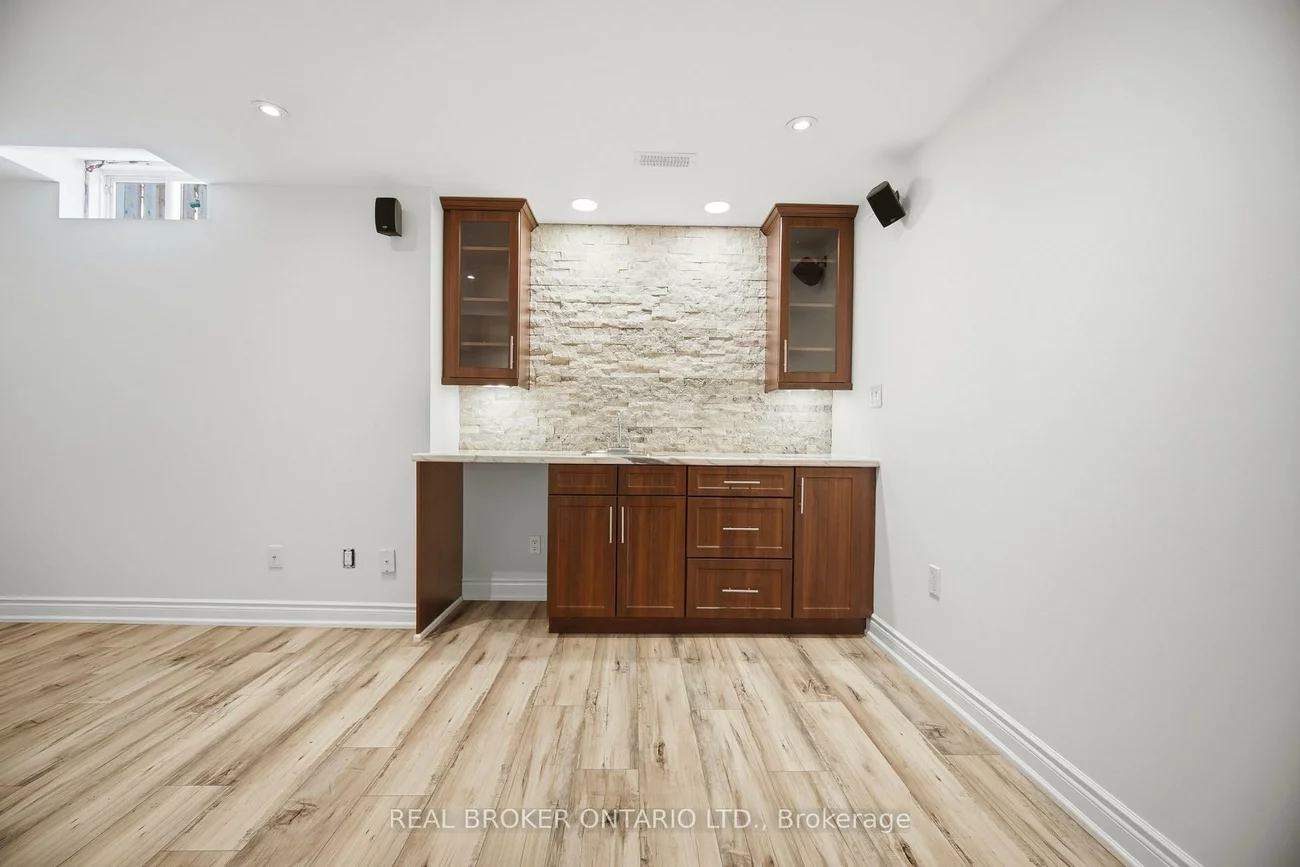 3277, Paul Henderson, Churchill Meadows, Mississauga
