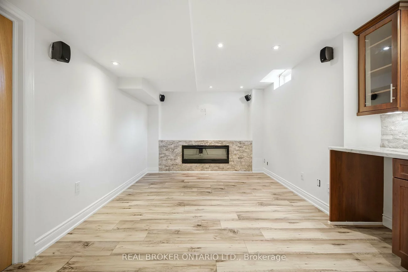 3277, Paul Henderson, Churchill Meadows, Mississauga
