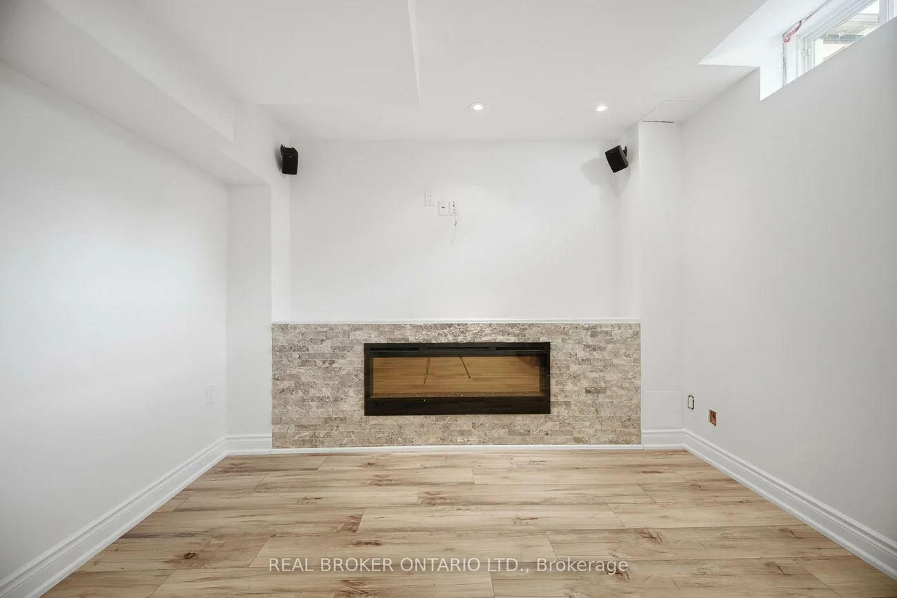 3277, Paul Henderson, Churchill Meadows, Mississauga