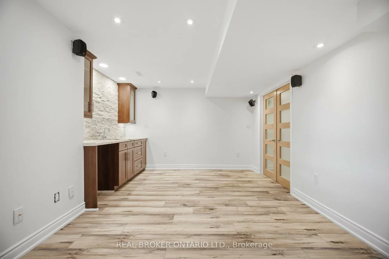 3277, Paul Henderson, Churchill Meadows, Mississauga