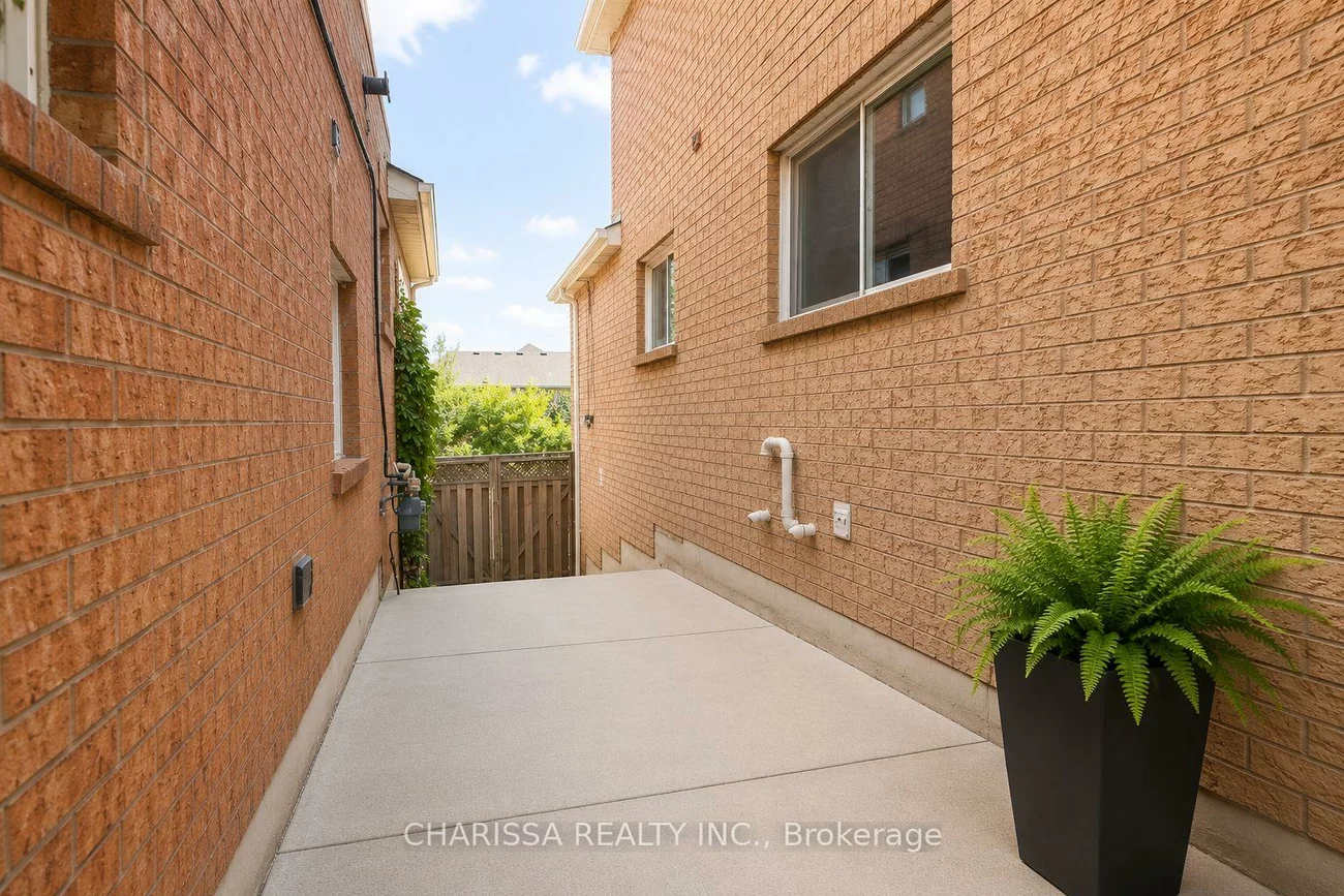 2872, Gardenview, Central Erin Mills, Mississauga
