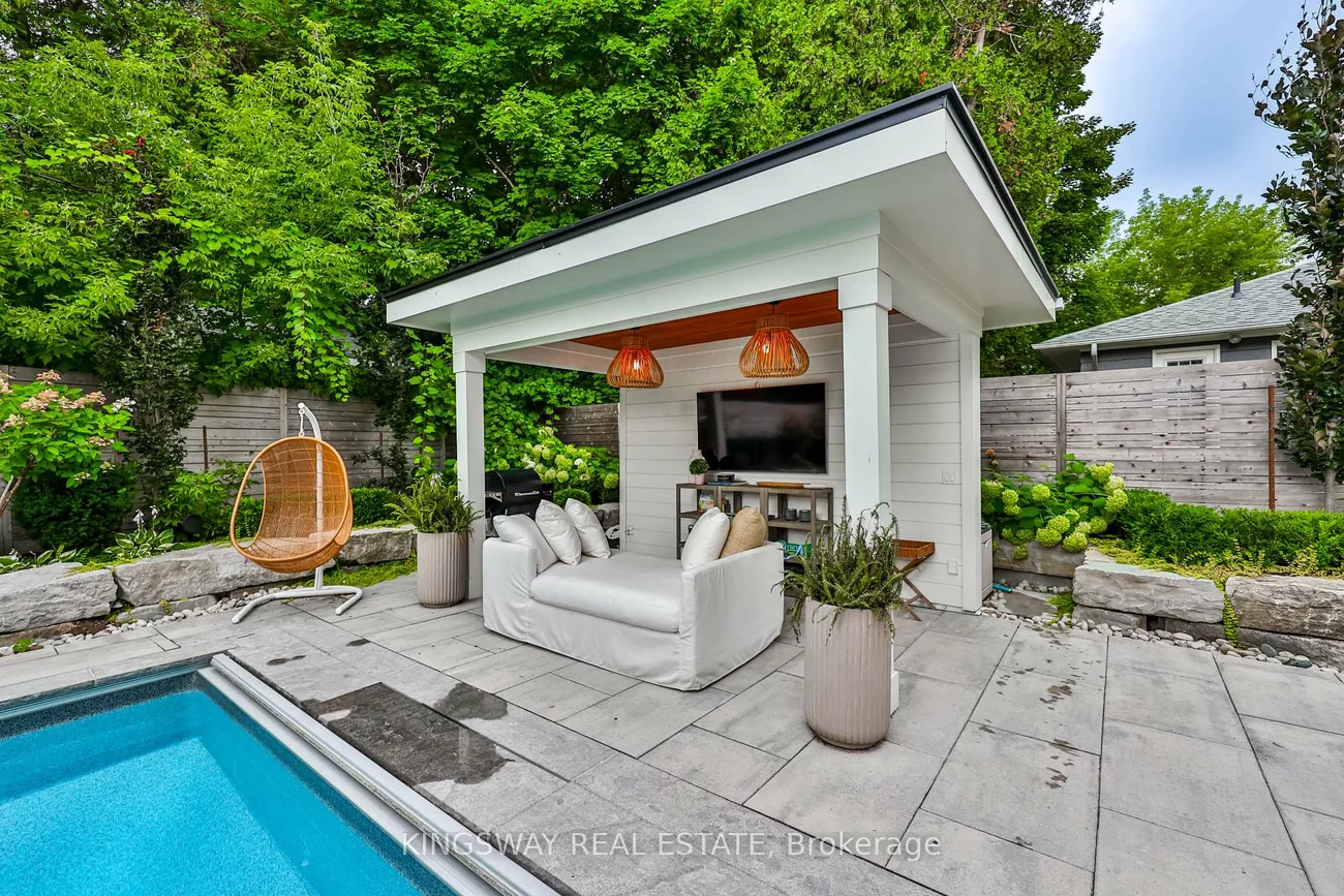 993, Albertson, Lorne Park, Mississauga