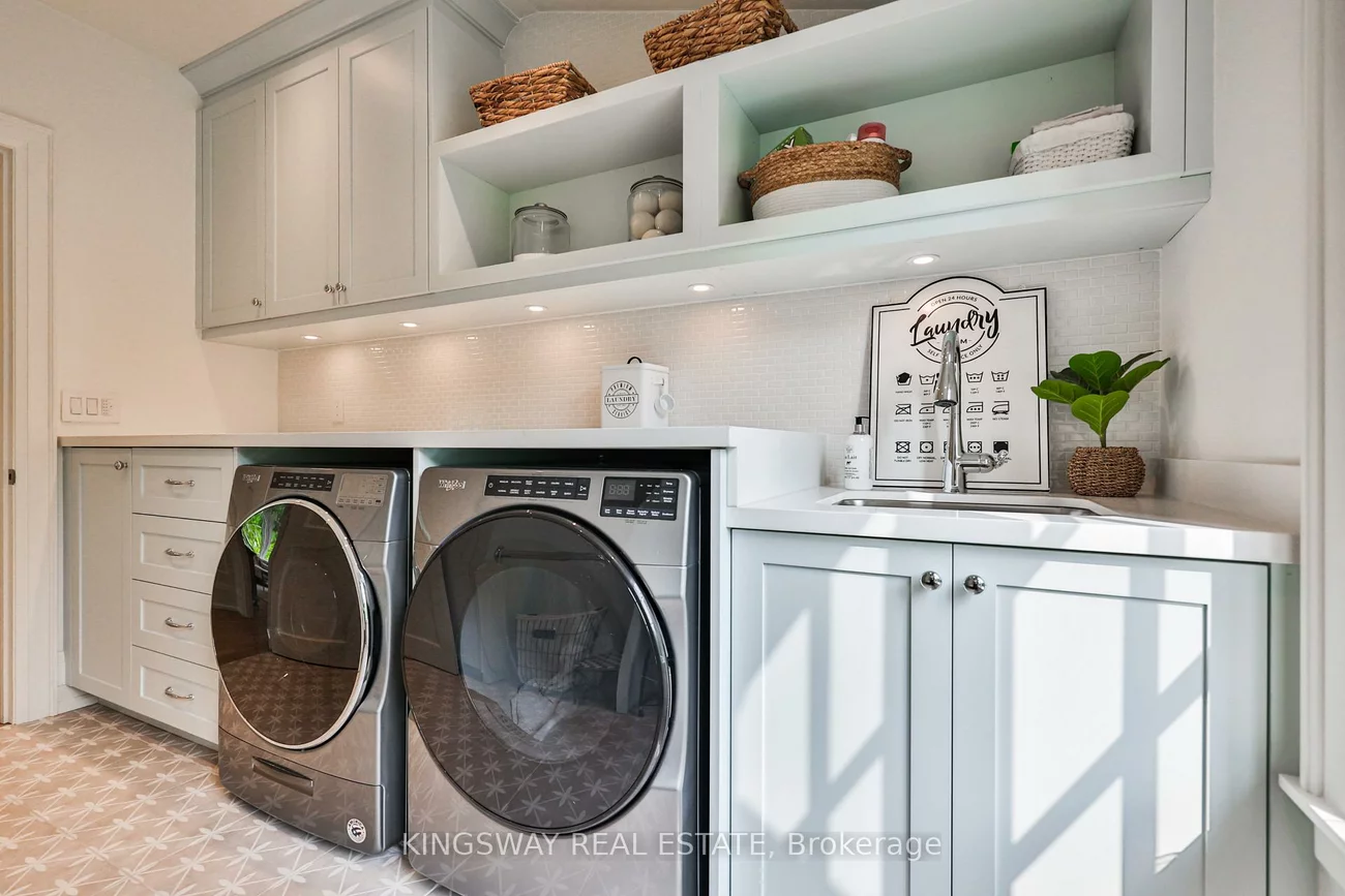993, Albertson, Lorne Park, Mississauga