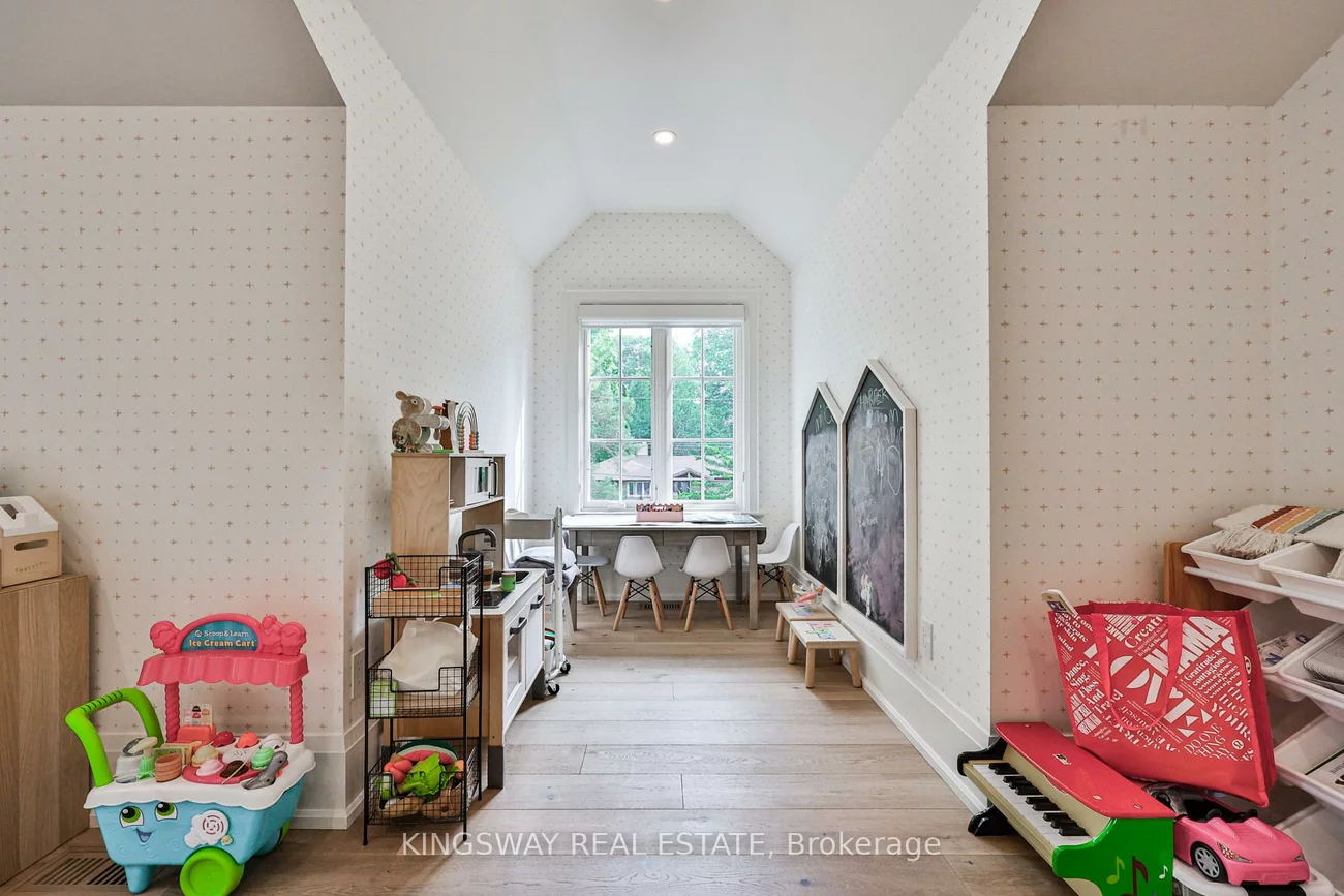 993, Albertson, Lorne Park, Mississauga