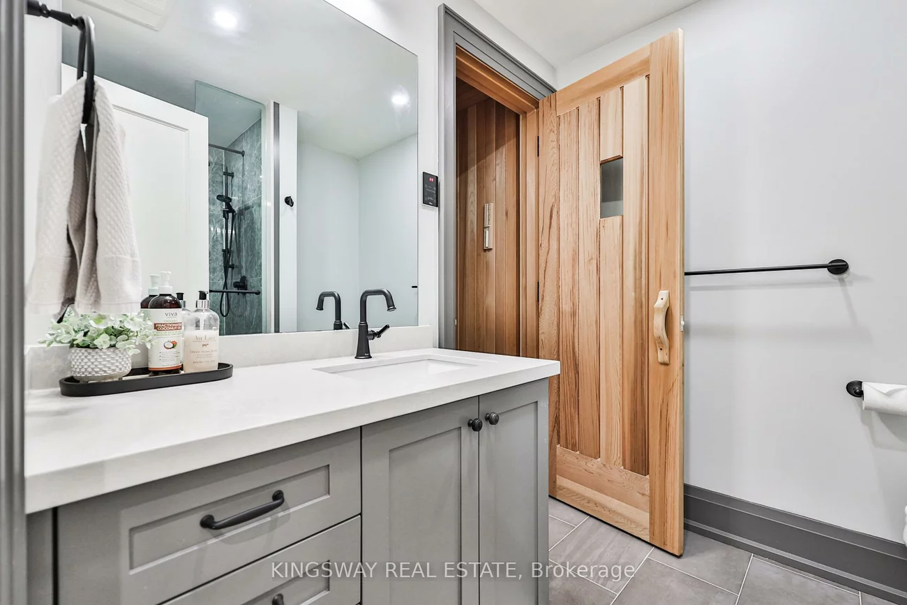 993, Albertson, Lorne Park, Mississauga