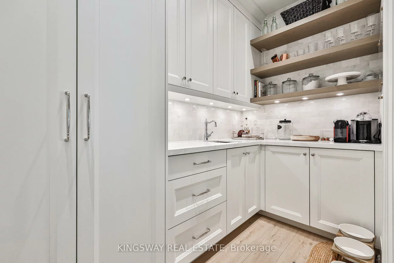 993, Albertson, Lorne Park, Mississauga