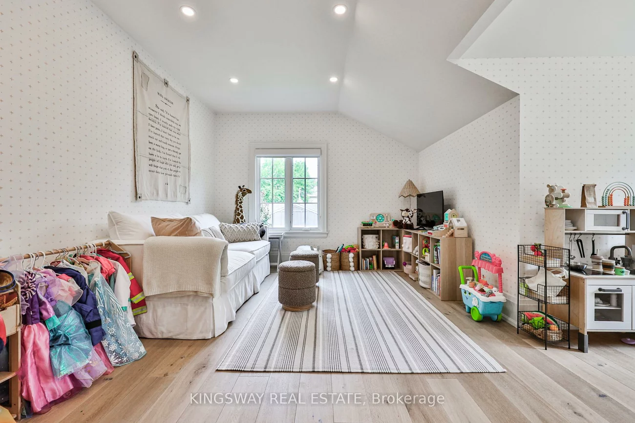 993, Albertson, Lorne Park, Mississauga