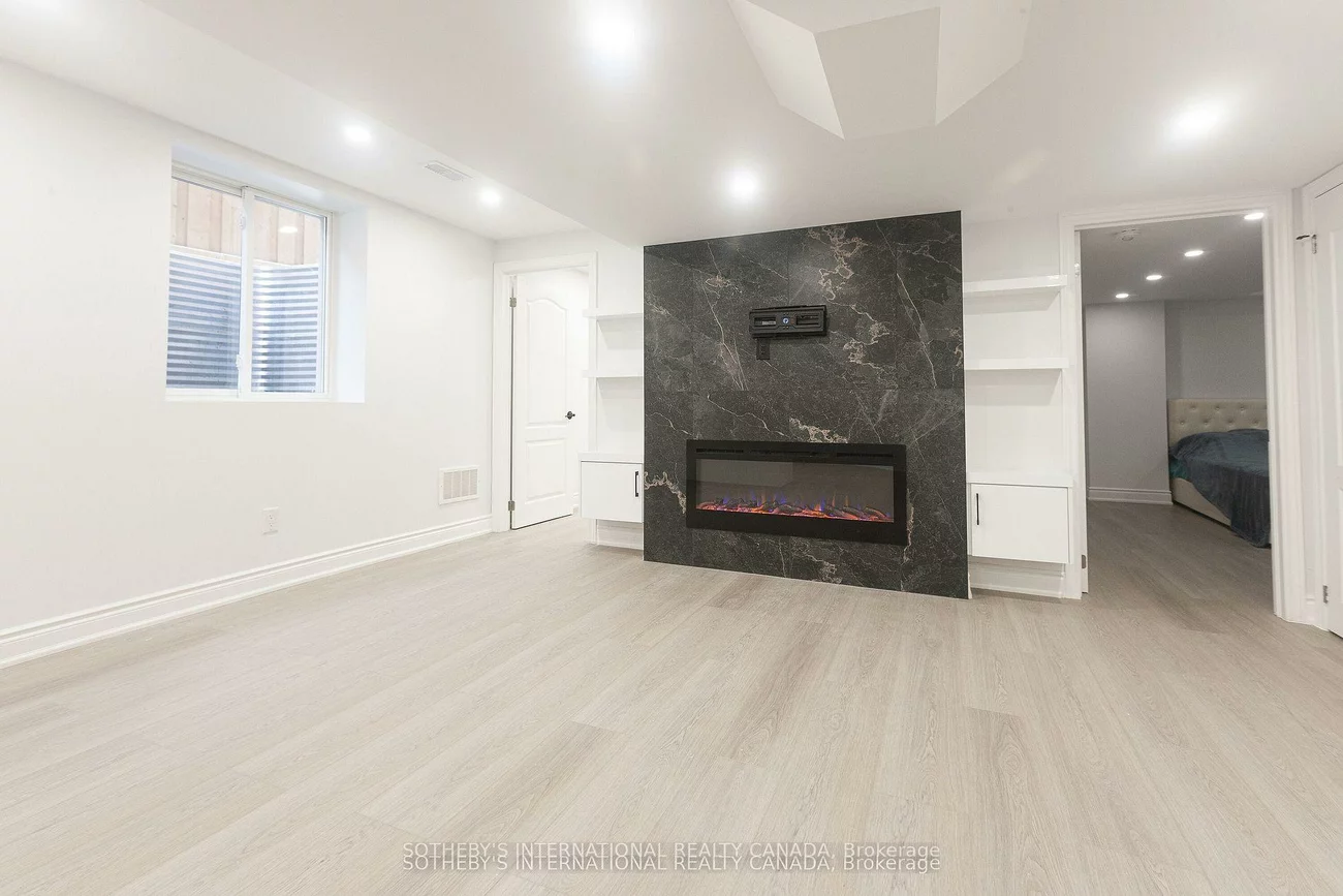 1182, Blueheron, East Credit, Mississauga