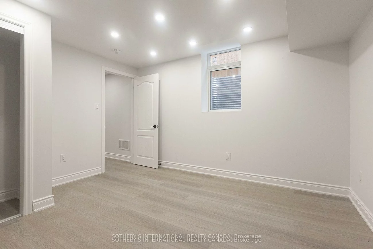 1182, Blueheron, East Credit, Mississauga