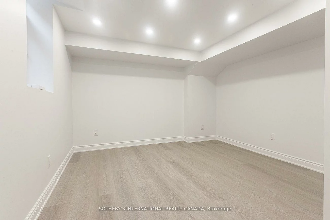 1182, Blueheron, East Credit, Mississauga