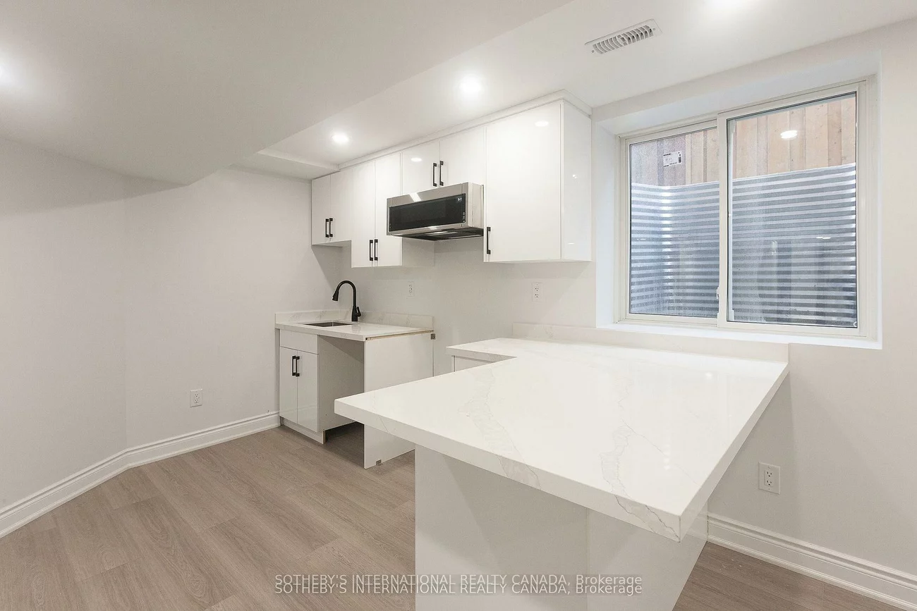 1182, Blueheron, East Credit, Mississauga