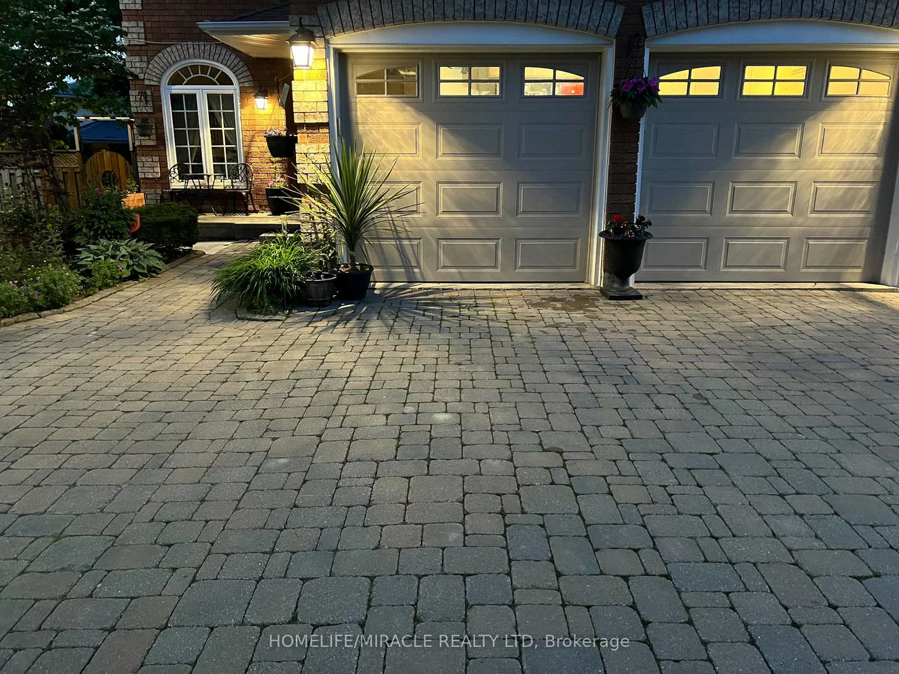 5522, Fleur-De-Lis, Hurontario, Mississauga