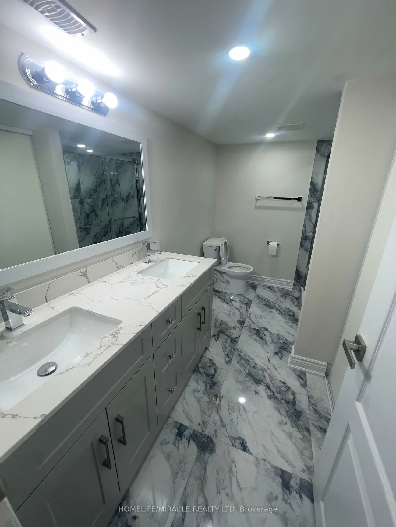 5522, Fleur-De-Lis, Hurontario, Mississauga