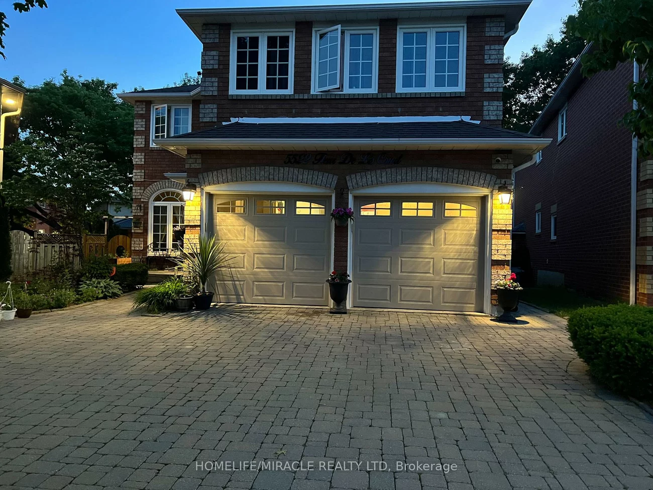 5522, Fleur-De-Lis, Hurontario, Mississauga