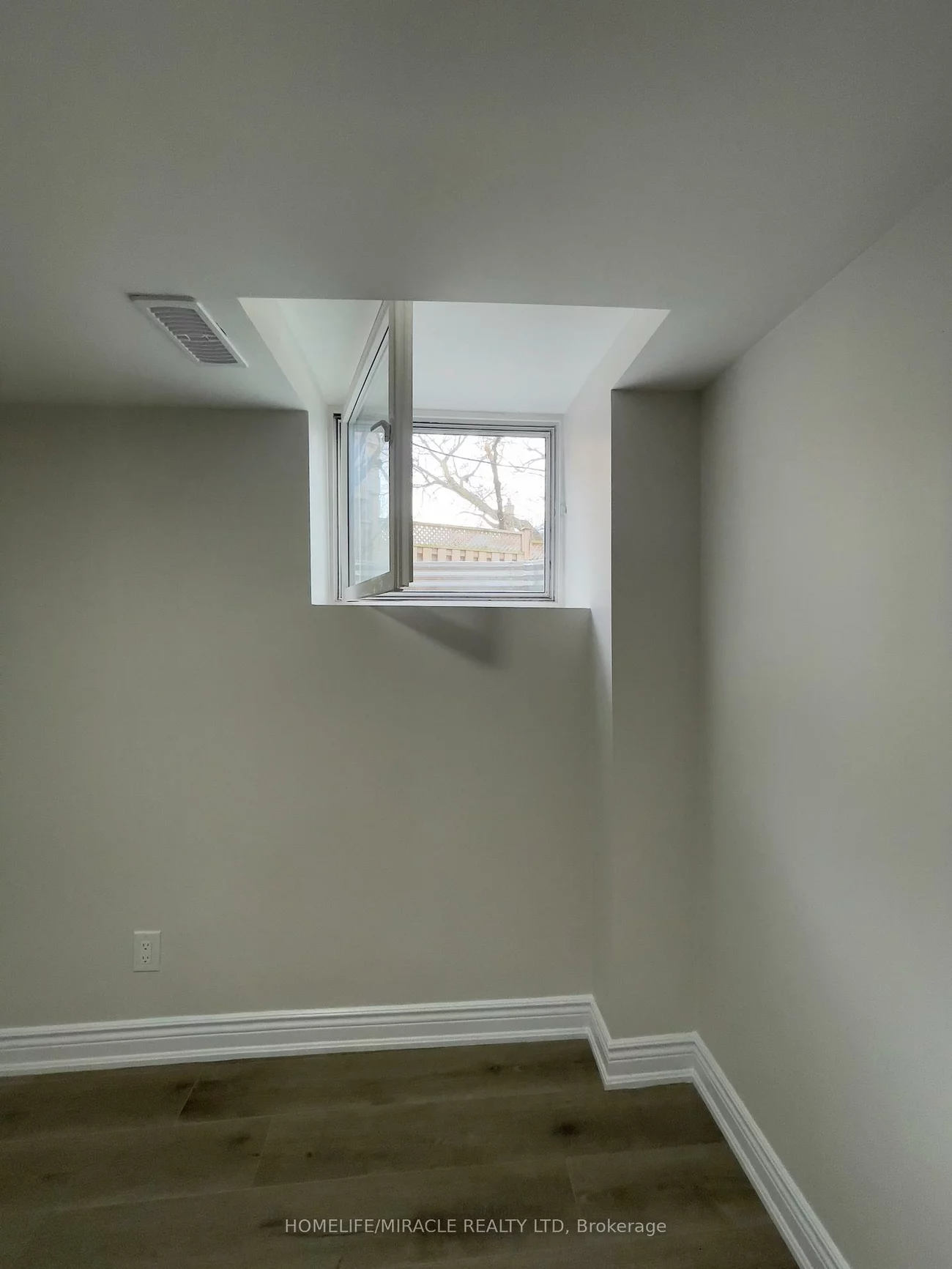 5522, Fleur-De-Lis, Hurontario, Mississauga