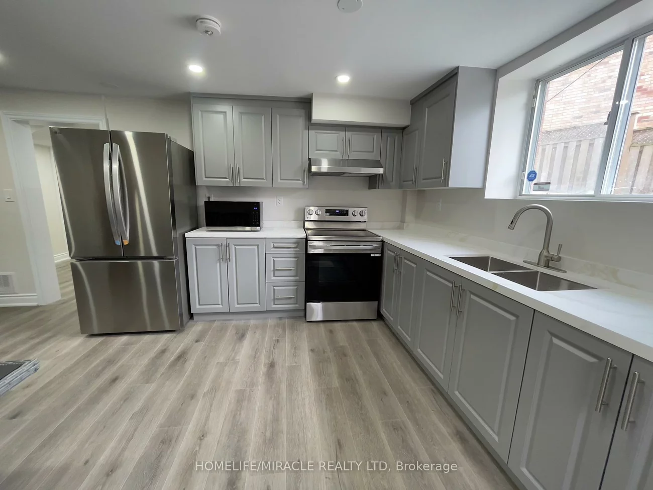5522, Fleur-De-Lis, Hurontario, Mississauga