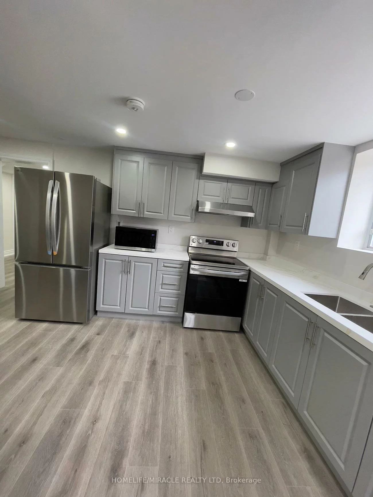 5522, Fleur-De-Lis, Hurontario, Mississauga