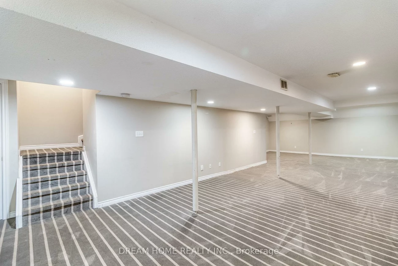 2832, Galleon, Central Erin Mills, Mississauga