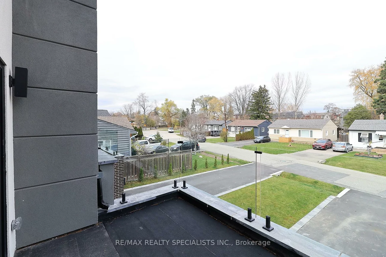1046, ROOSEVELT, Lakeview, Mississauga