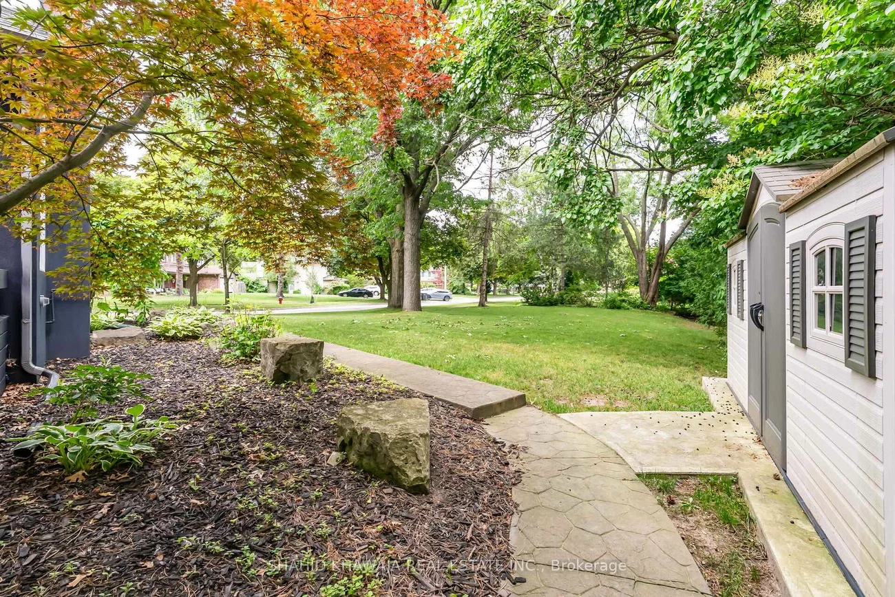 1590, Yew, Sheridan, Mississauga
