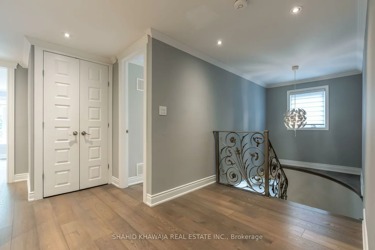 1590, Yew, Sheridan, Mississauga