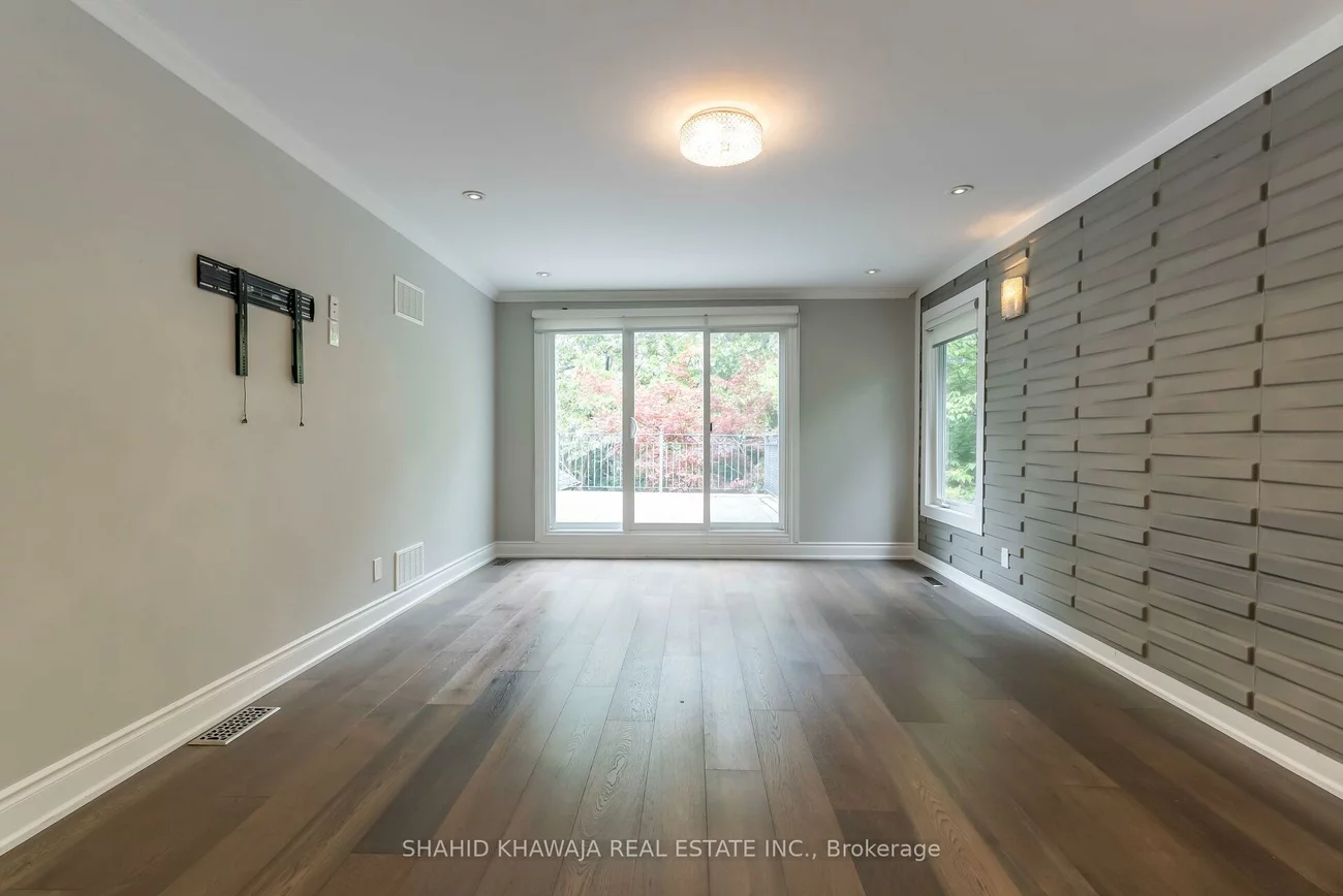 1590, Yew, Sheridan, Mississauga