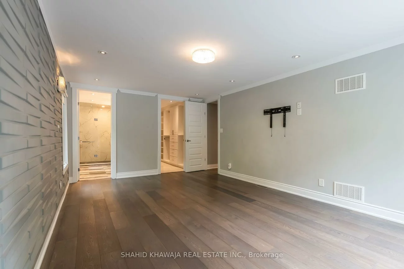 1590, Yew, Sheridan, Mississauga