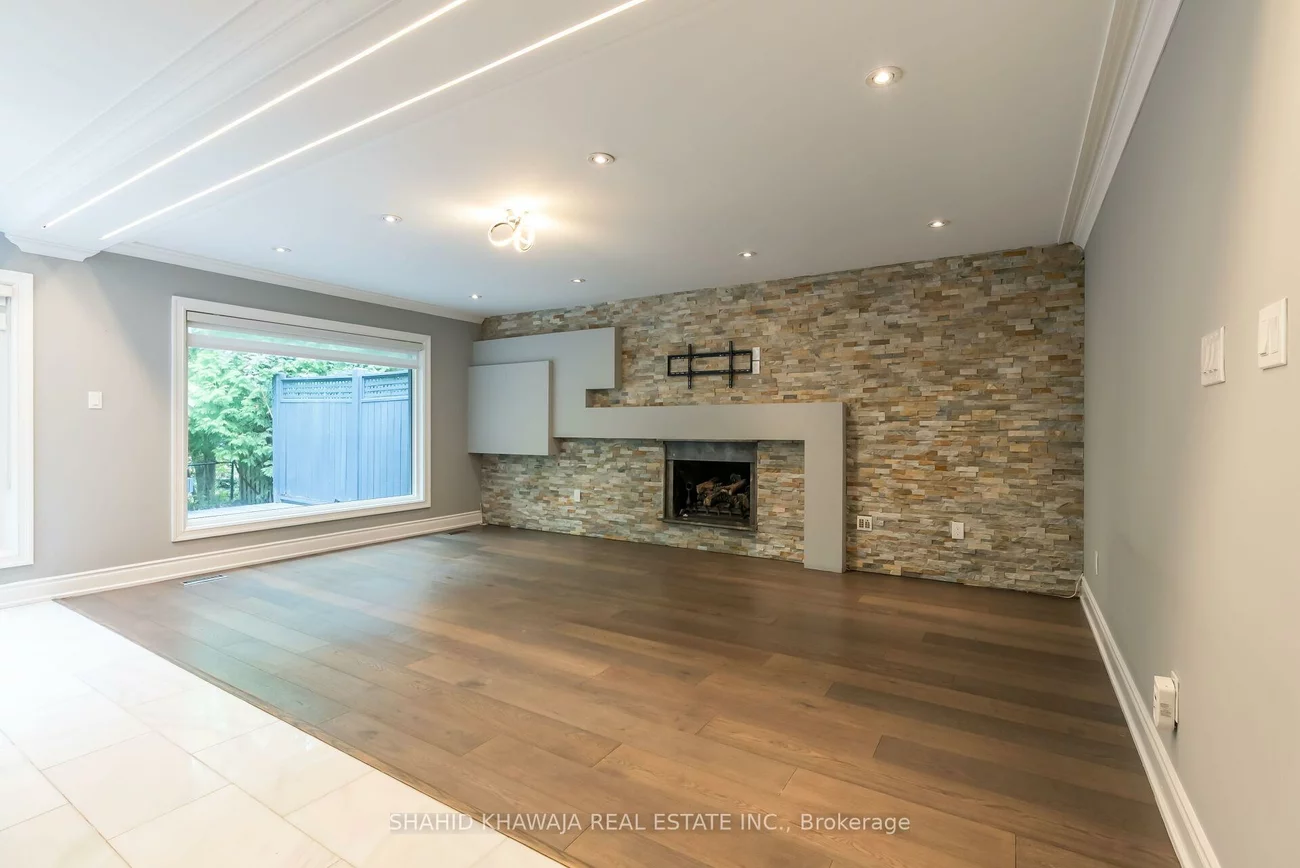 1590, Yew, Sheridan, Mississauga