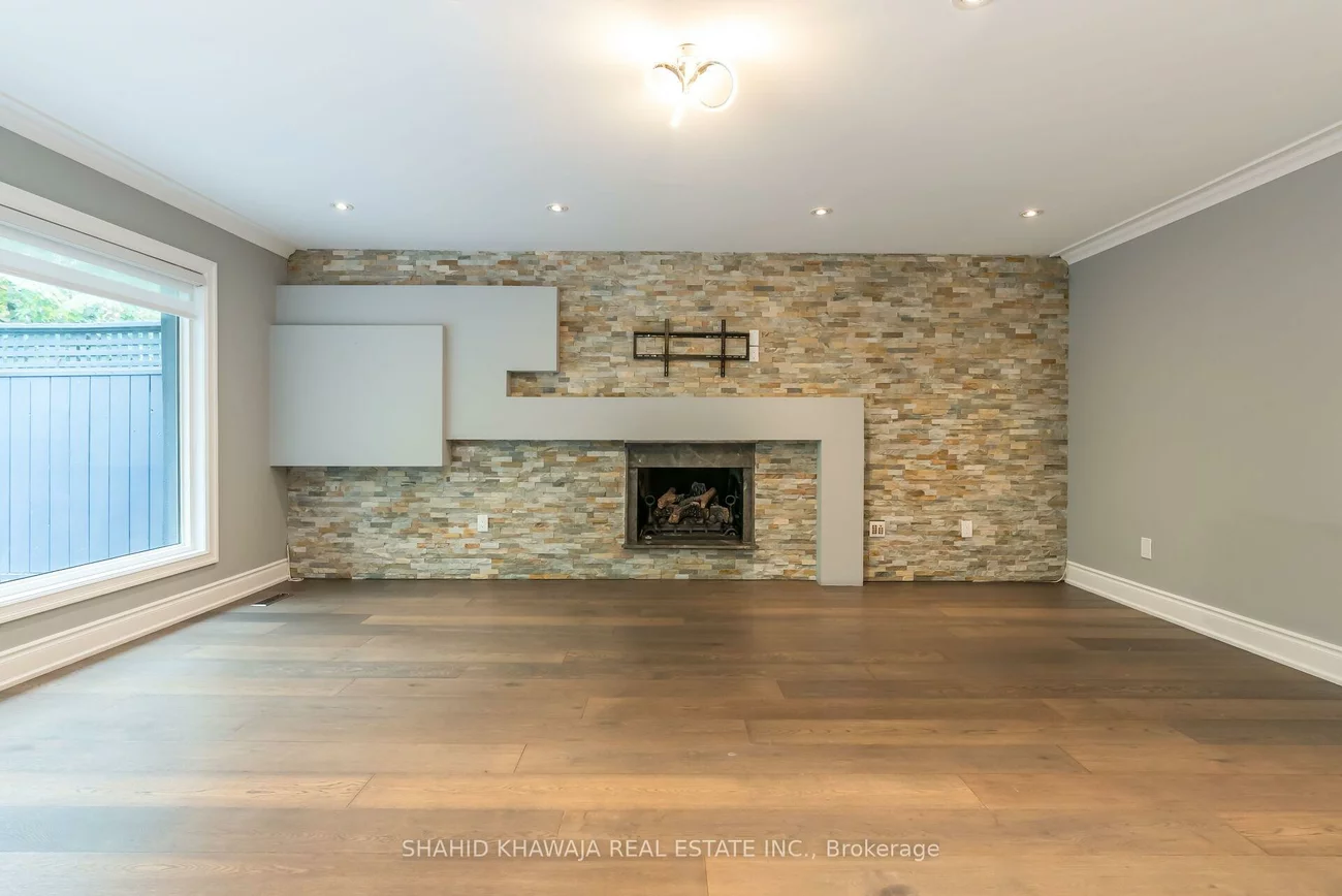 1590, Yew, Sheridan, Mississauga