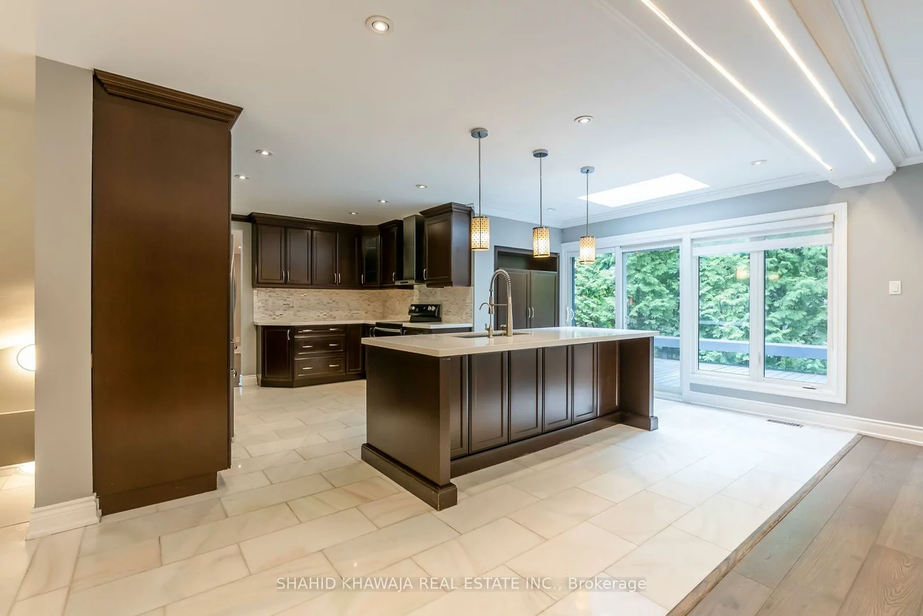 1590, Yew, Sheridan, Mississauga
