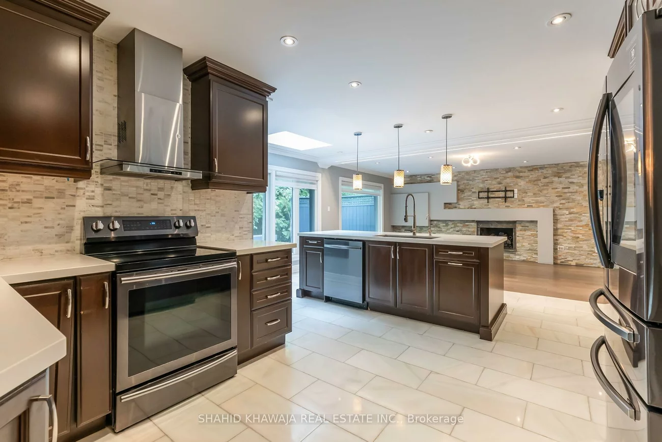 1590, Yew, Sheridan, Mississauga