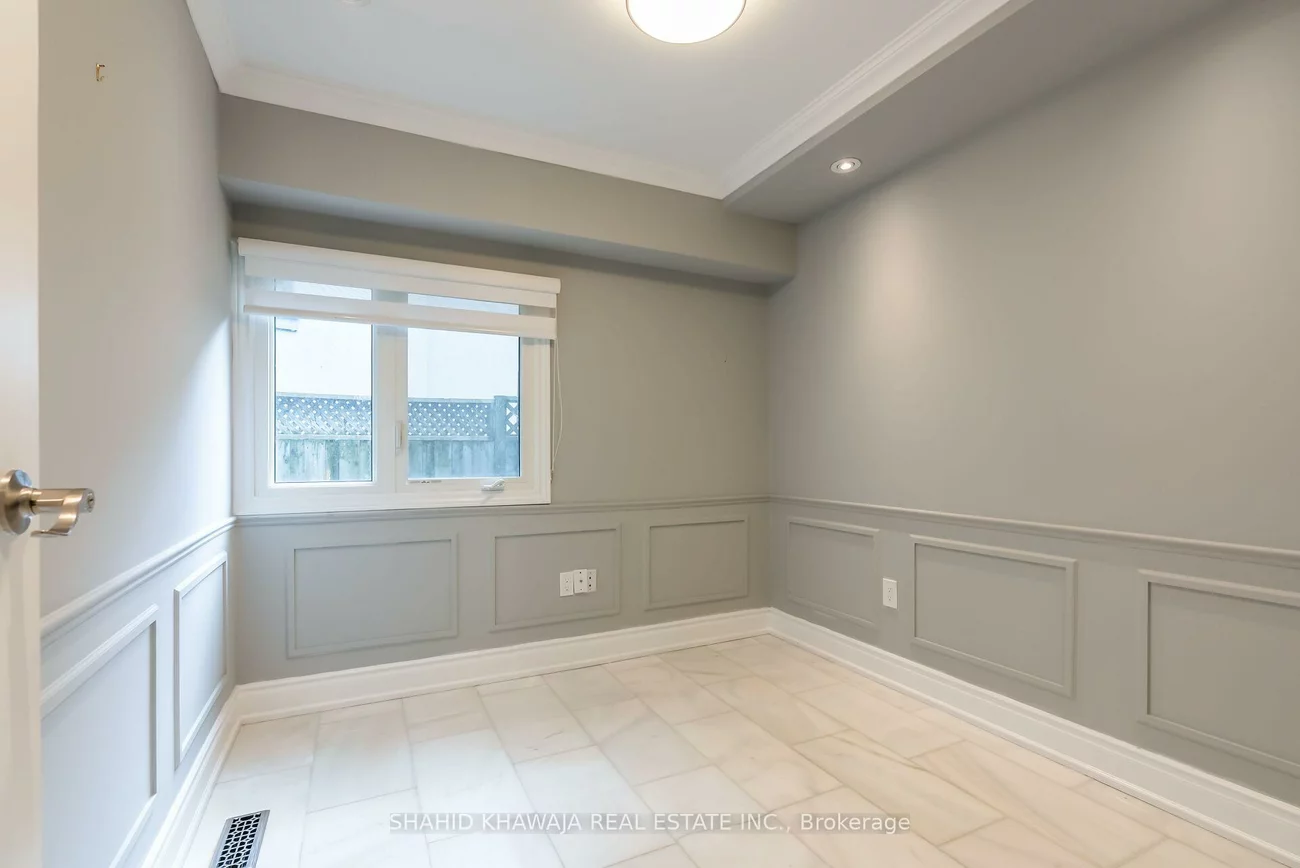 1590, Yew, Sheridan, Mississauga