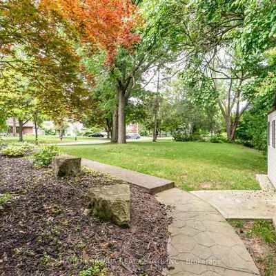 1590, Yew, Sheridan, Mississauga