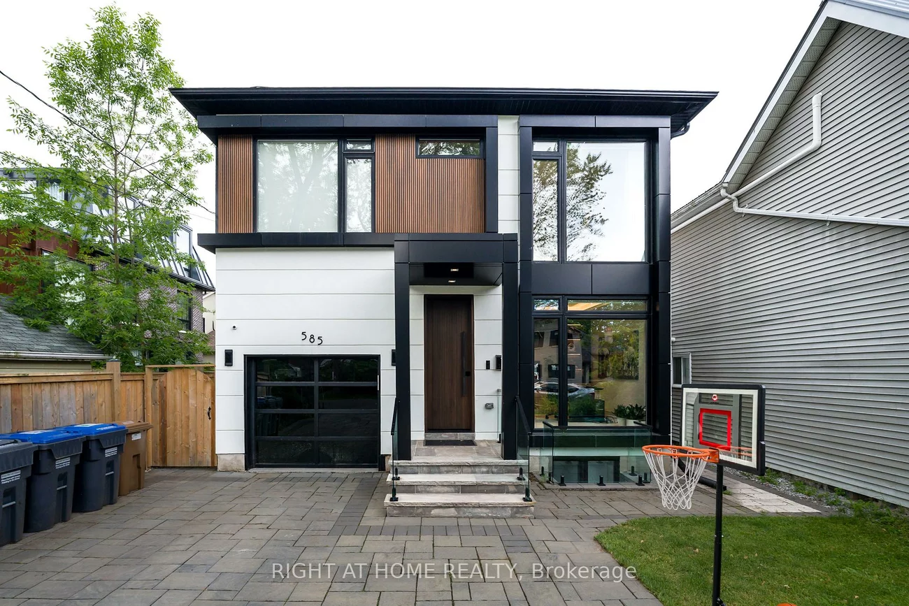 585, Montbeck, Lakeview, Mississauga