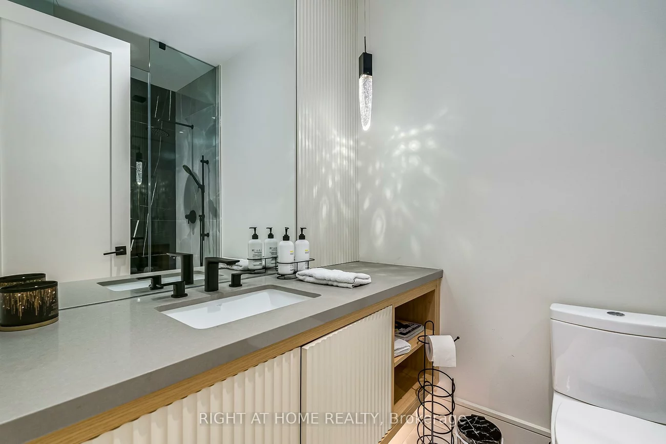 585, Montbeck, Lakeview, Mississauga