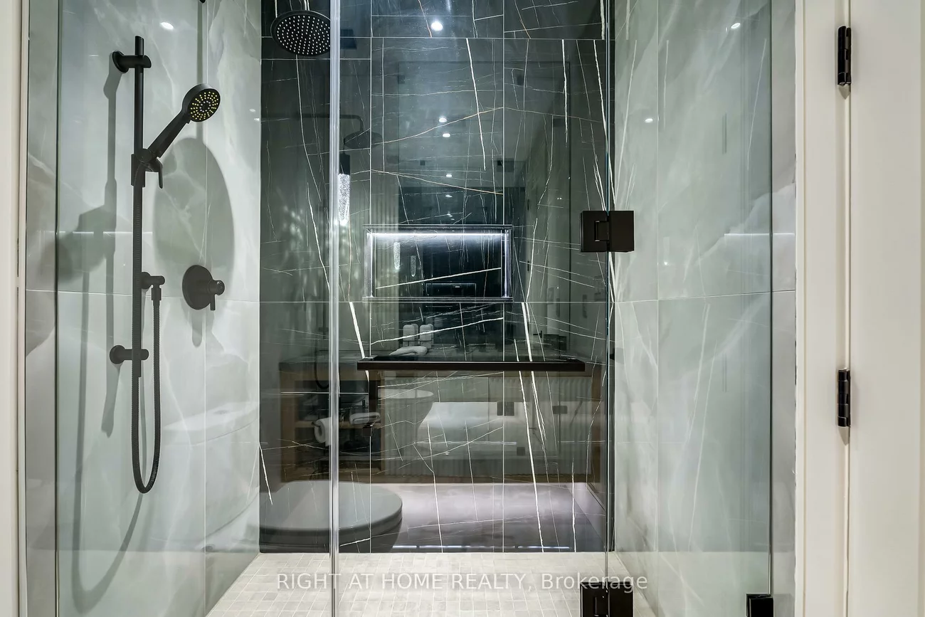 585, Montbeck, Lakeview, Mississauga