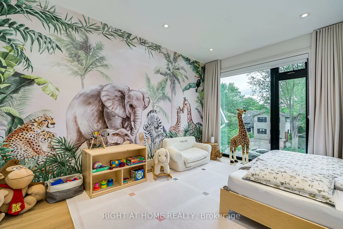 585, Montbeck, Lakeview, Mississauga