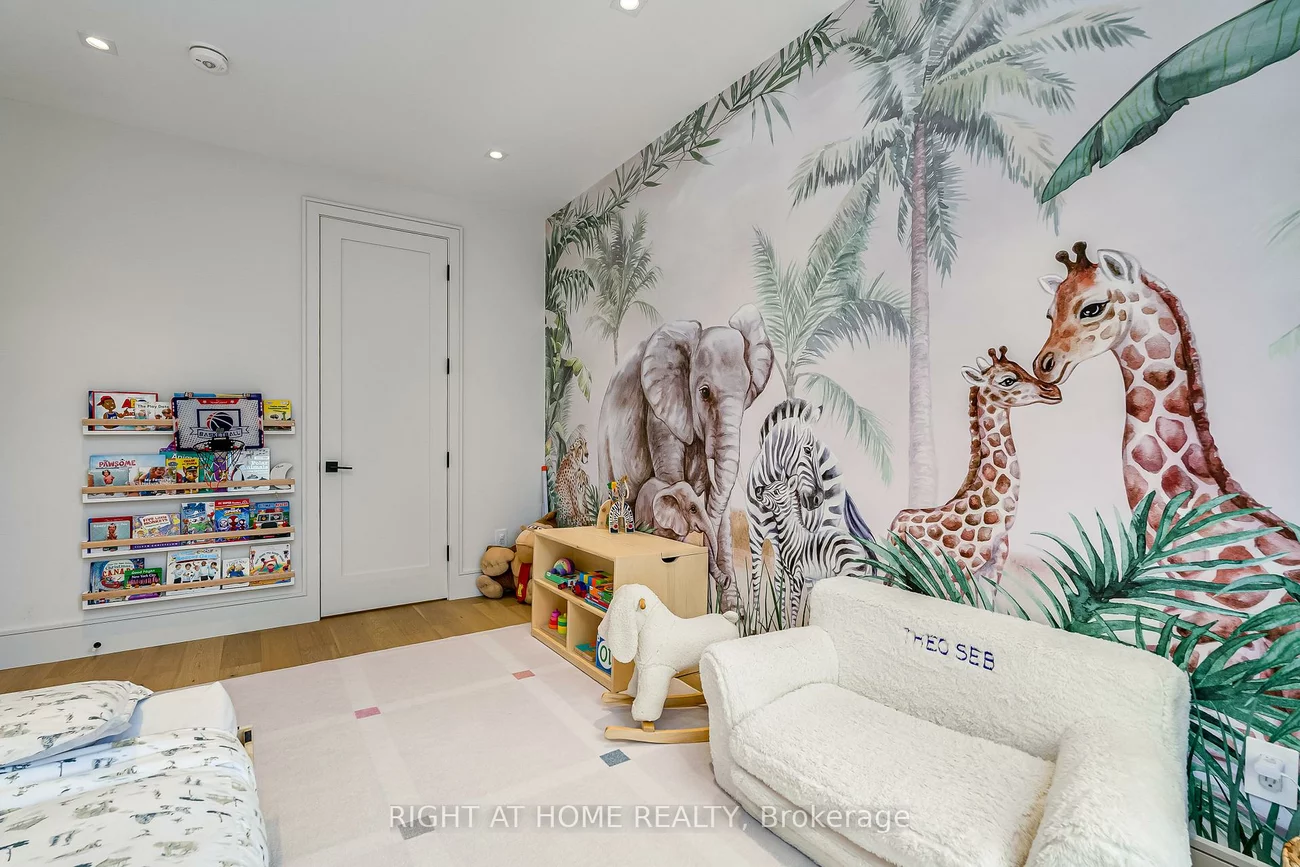 585, Montbeck, Lakeview, Mississauga