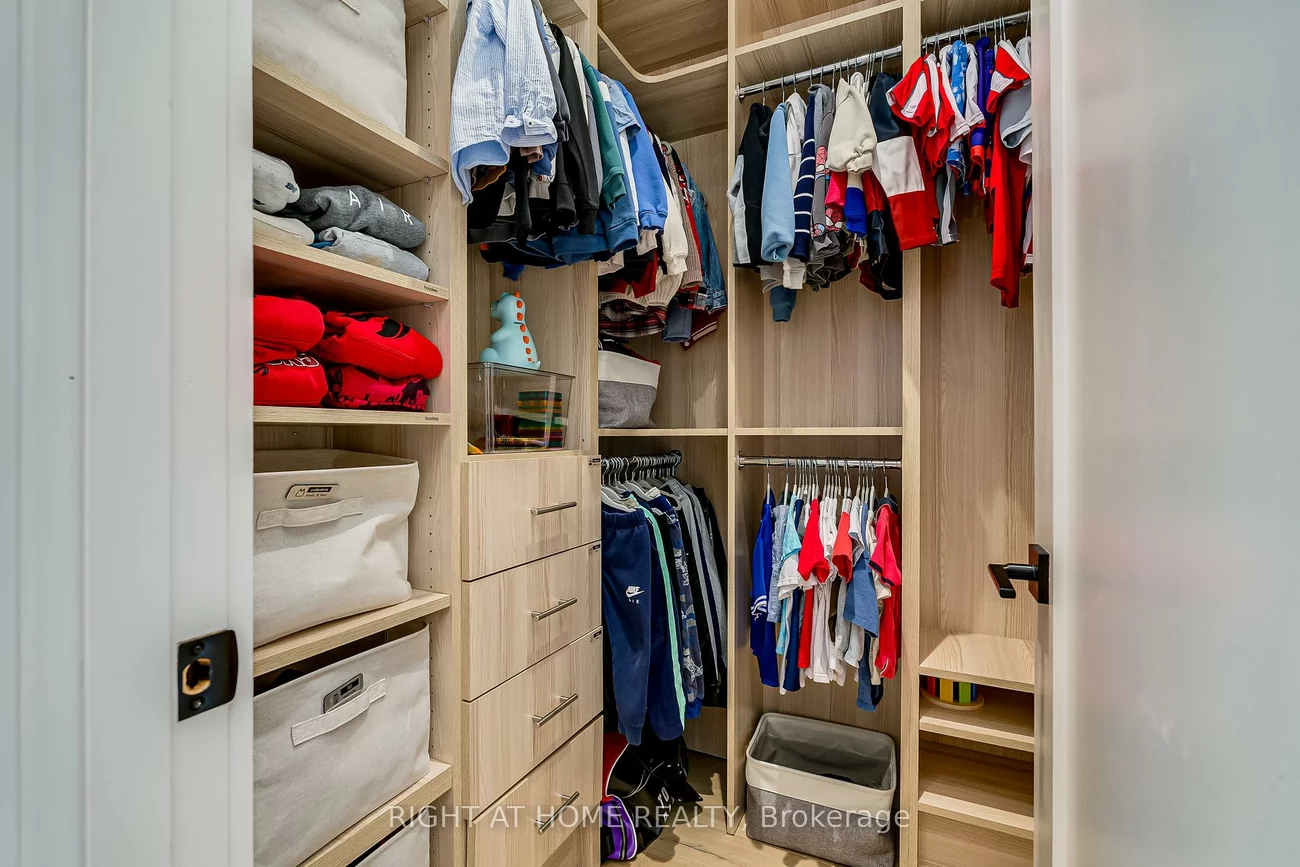 585, Montbeck, Lakeview, Mississauga