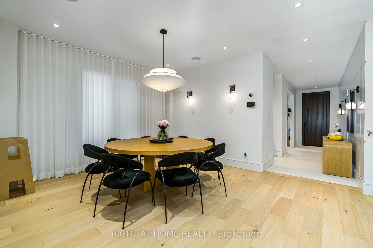 585, Montbeck, Lakeview, Mississauga
