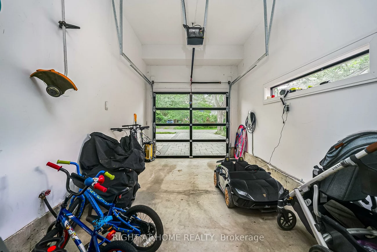 585, Montbeck, Lakeview, Mississauga